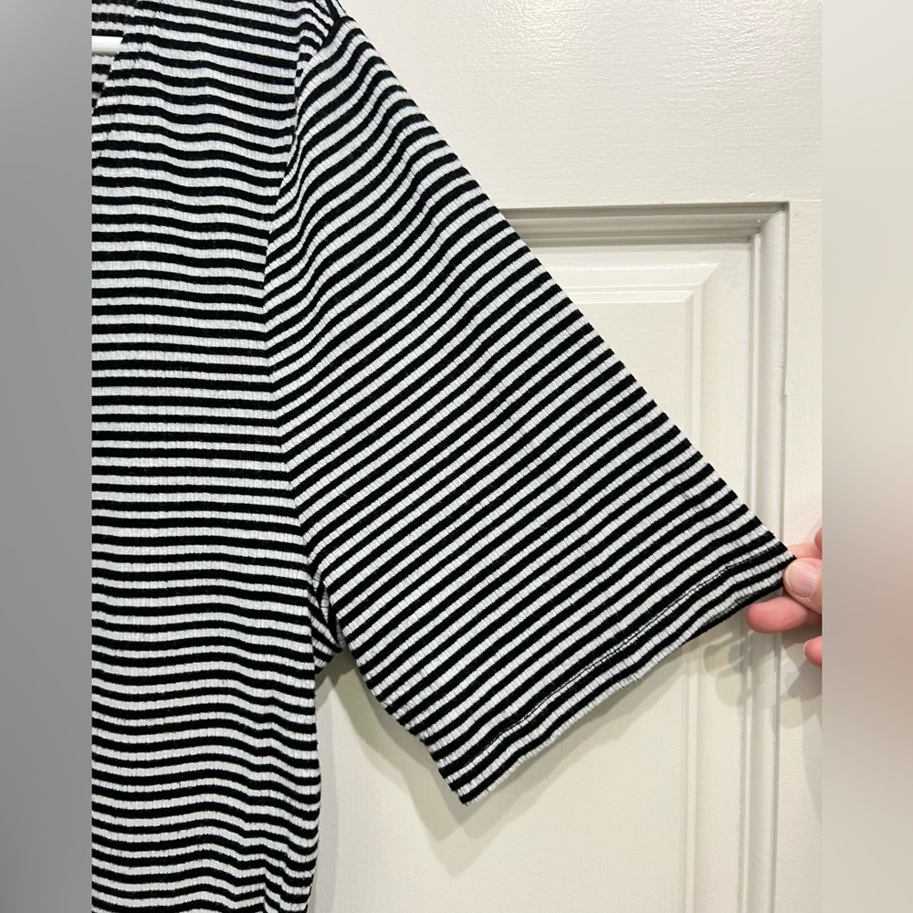 Hot Topic crop striped top - Picture 2 of 5